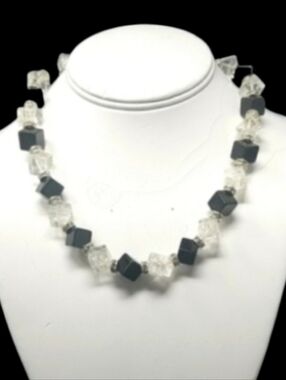CLEAR & BLACK SQUARE GLASS BEADS & METAL NECKLACE